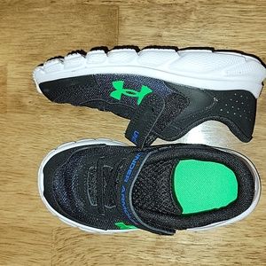 Boys Underarmour shoes